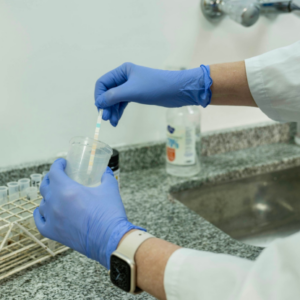 Análisis bioquímico de orina: proceso total del laboratorio